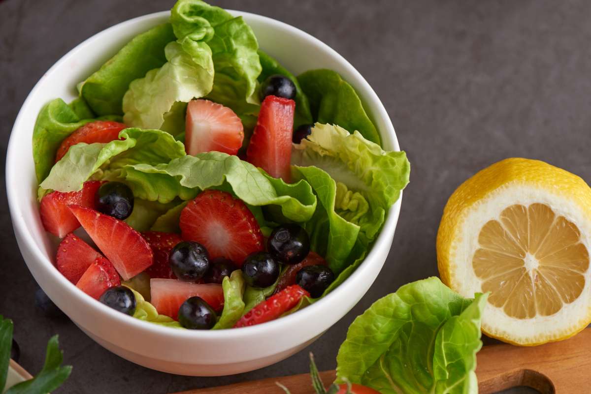 Strawberry and spinach salad
