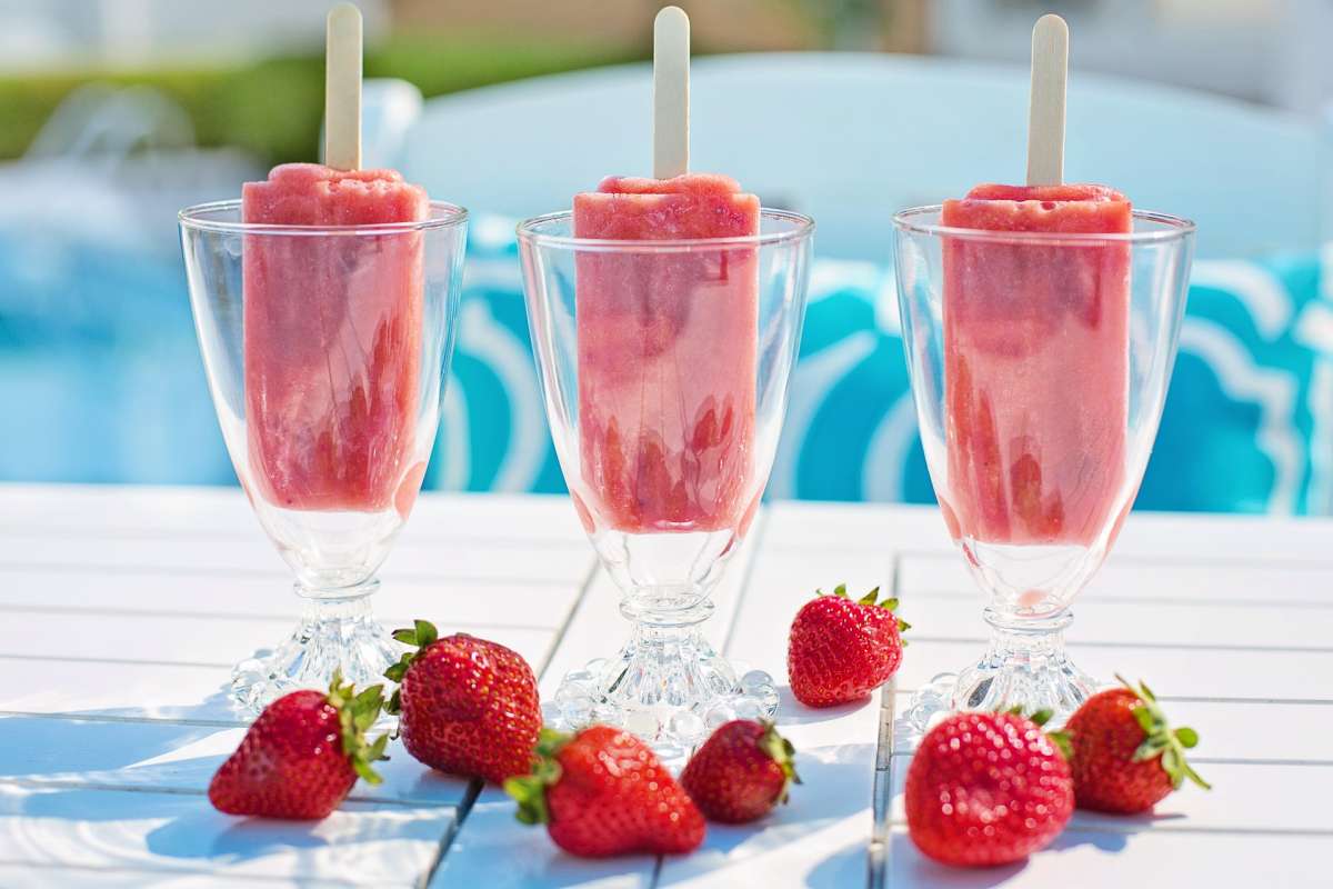 Strawberry popsicles