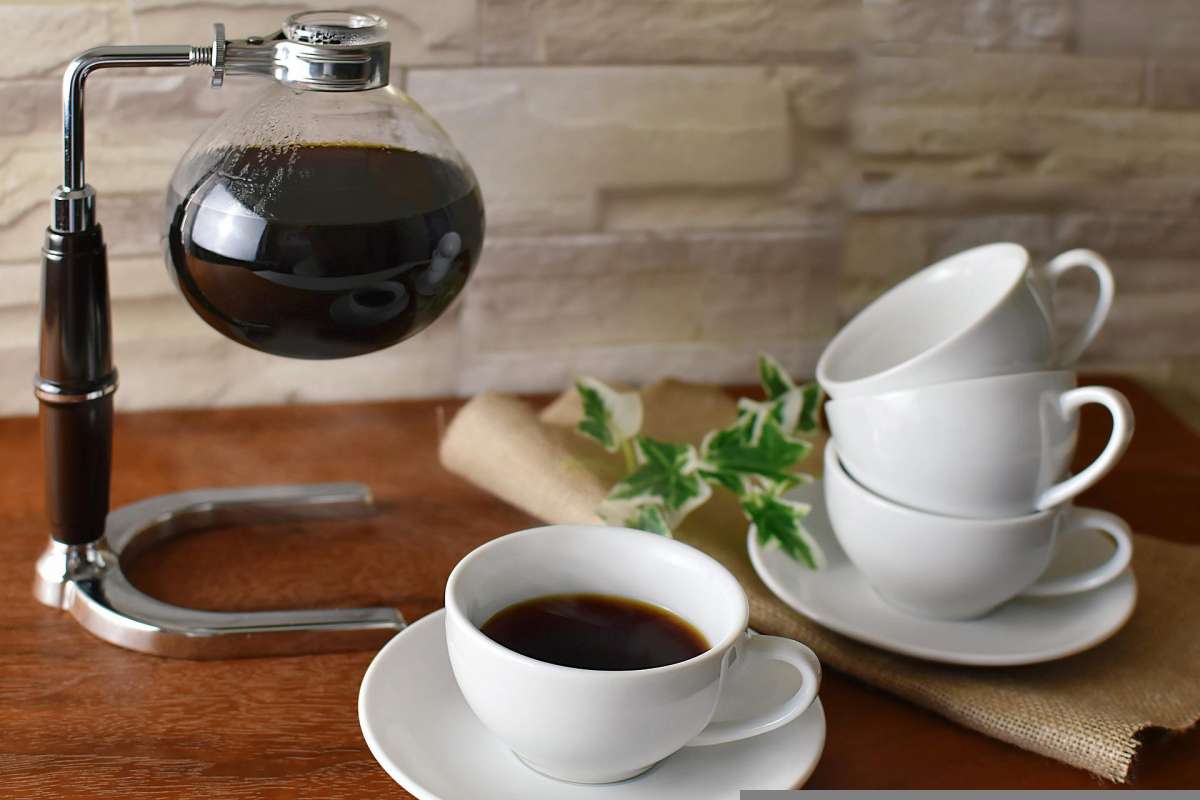 Siphon coffee  brewing