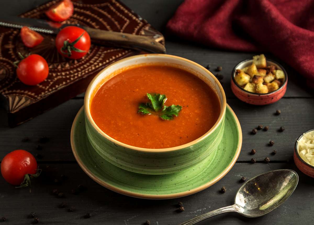 Tomato and lentil soup