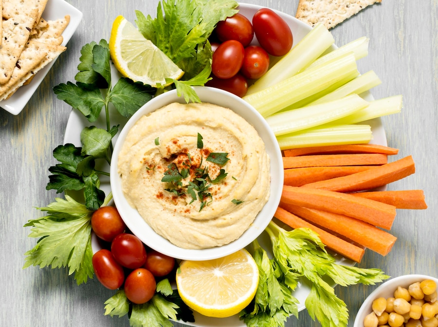 Hummus with vegetables