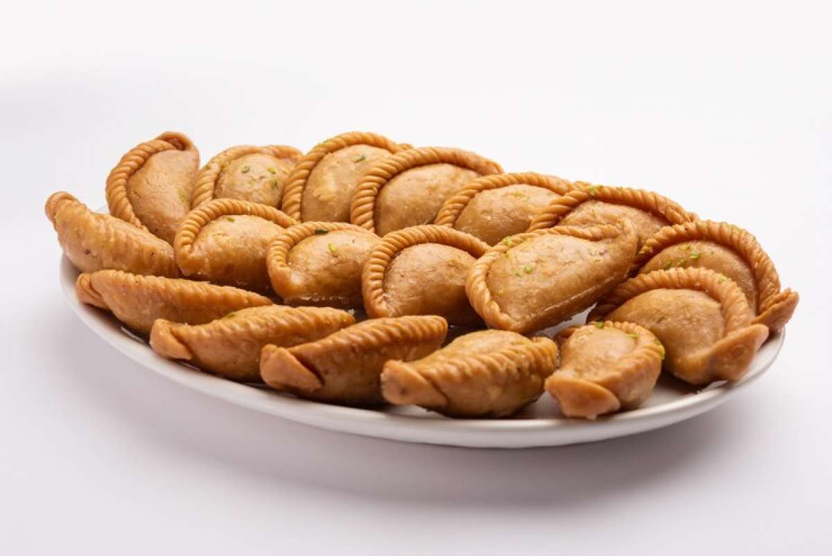 Gujiyas (Indian Fried Pies or sweet empanada)  चर्चे चौके के Charche  Chauke Ke